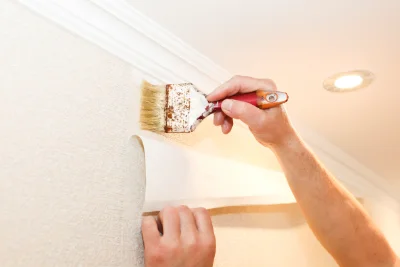 Pose de papier peint à Brécé — revêtements muraux et toiles de verre
